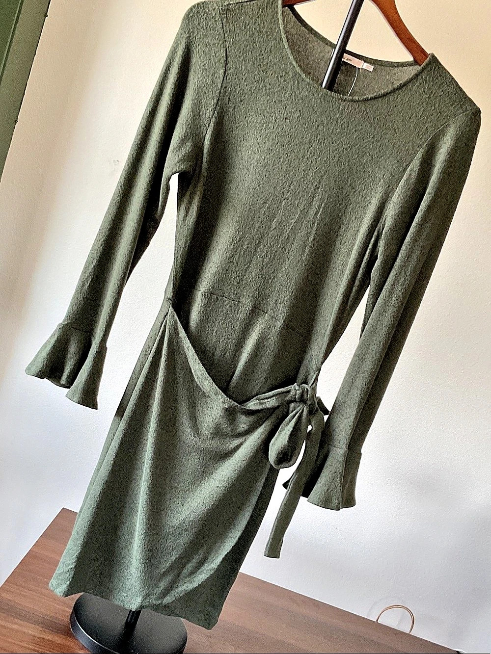francesca's Wrap Midi Dress in Green Size Medium NWT